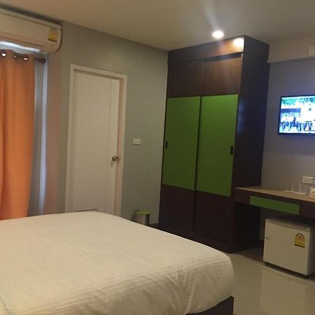 Siri Ratchada Bangkok Hotel Kültér fotó